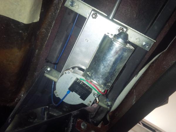 Specialty Power Windows Wiper kit mounted to dash support