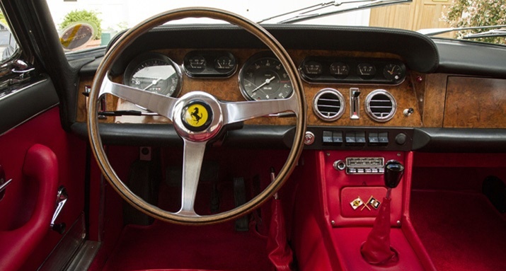 z Ferrari 330GT 1965 int
