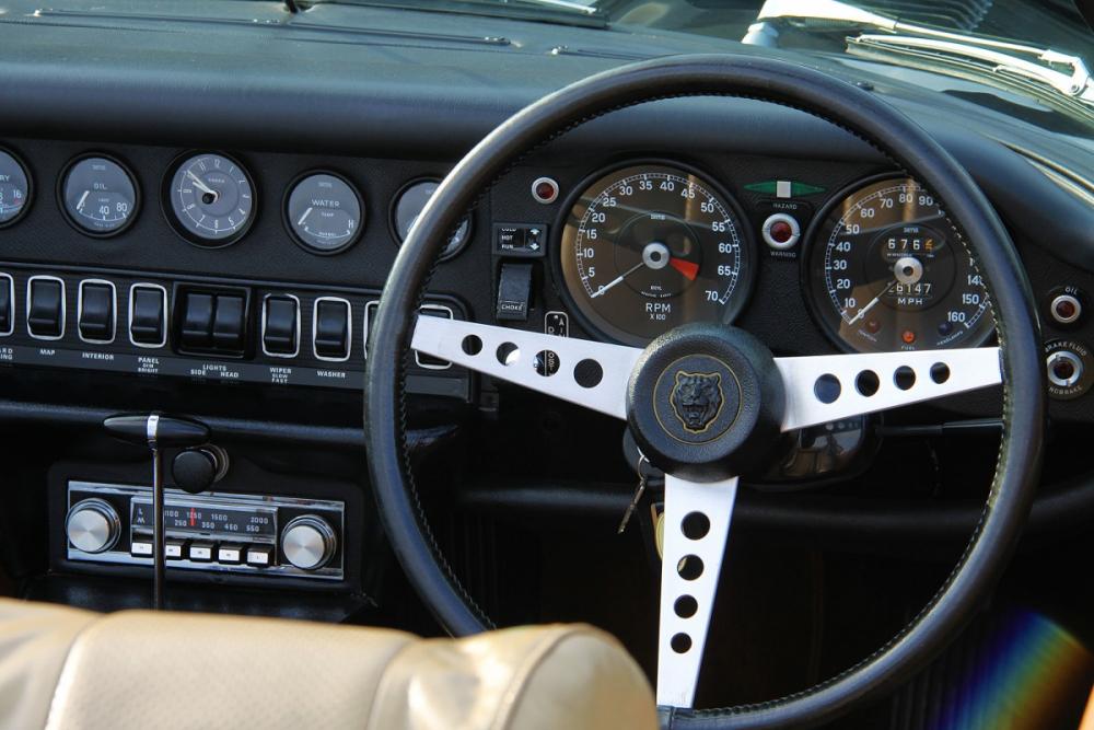 z Jag E Type S3 dash