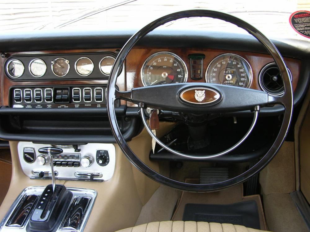 z Jaguar XJ6 4 2 Series 1 dash2