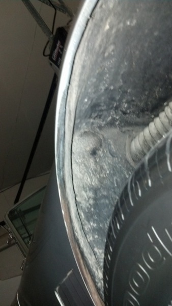 33. Suspension Ride Post Issue - front passenger side rubbing - worst here, some on front driver side but not as bad.  Silver on inside upper rim is newer paint, rubbed off below along with fiberglass.