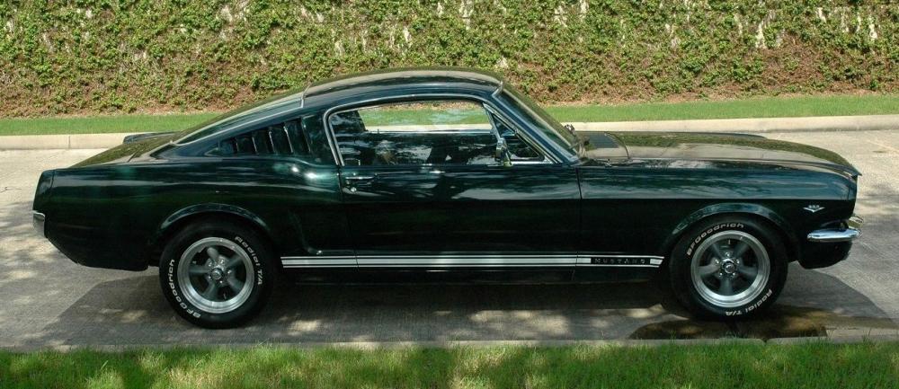 Ford Mustang 1965 Fastback green 2 side right