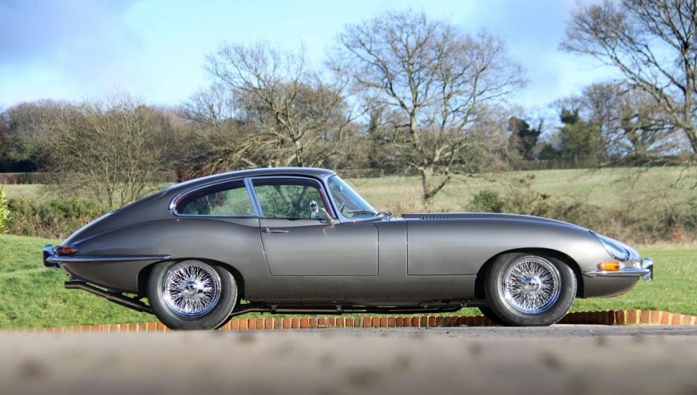 Jaguar E Type S1 side
