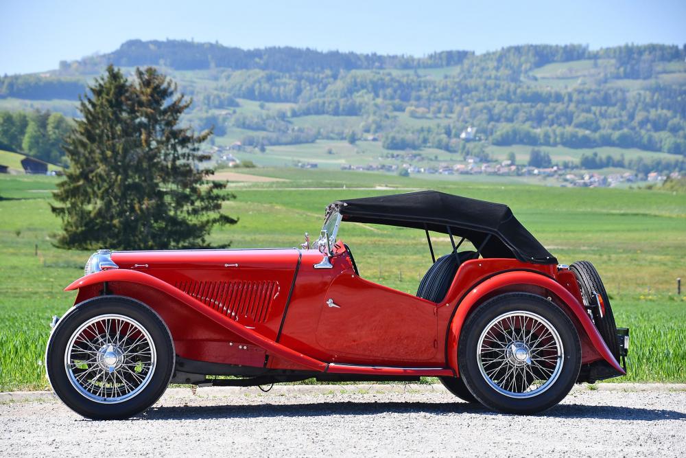 MGTC red 1946 side left hood up