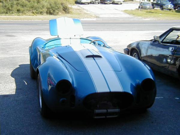 Body covered in Guardsman Blue with Wimbledon White Stripes.