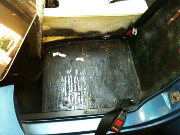 Passengers seat hump