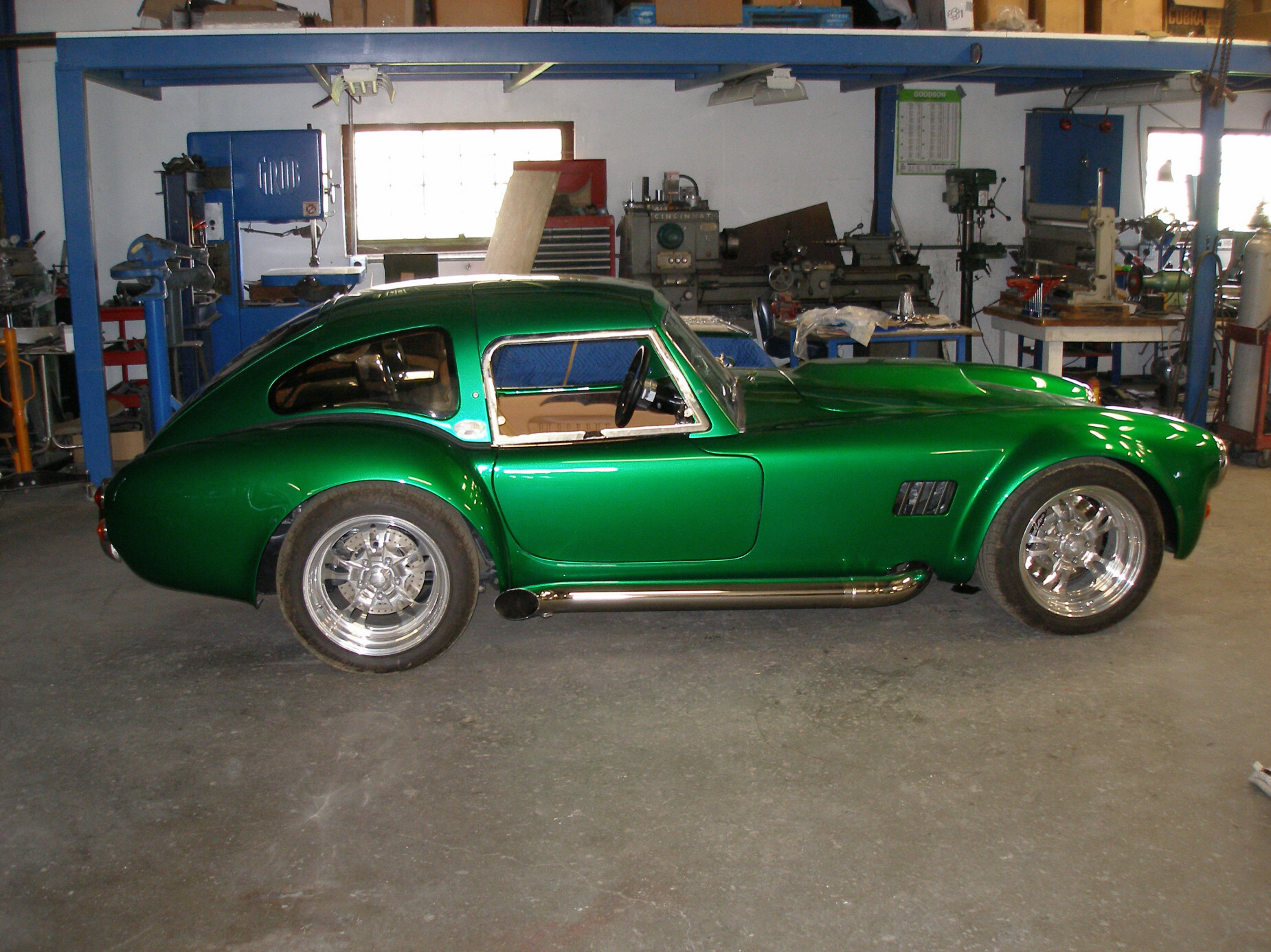 MO_hole_car_side_top