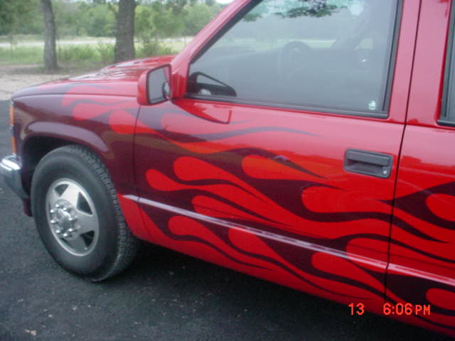 10743LtcloseupFlames