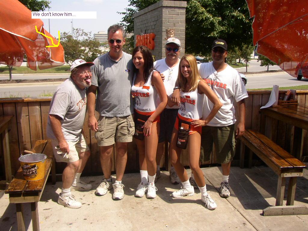 12136hooterscarshow