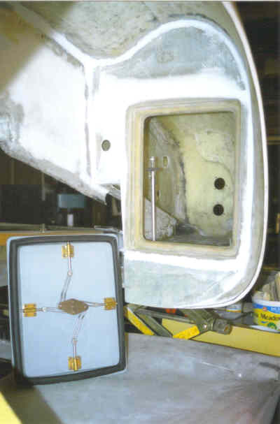 12_Battery_compartment_door_frame