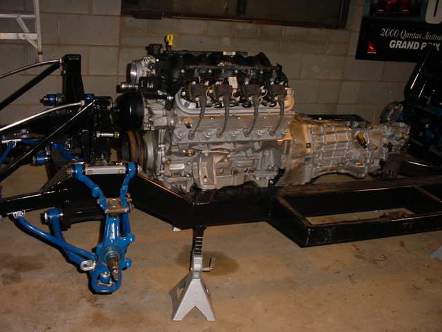 14064engine_and_gearbox_sitting_on_chassis