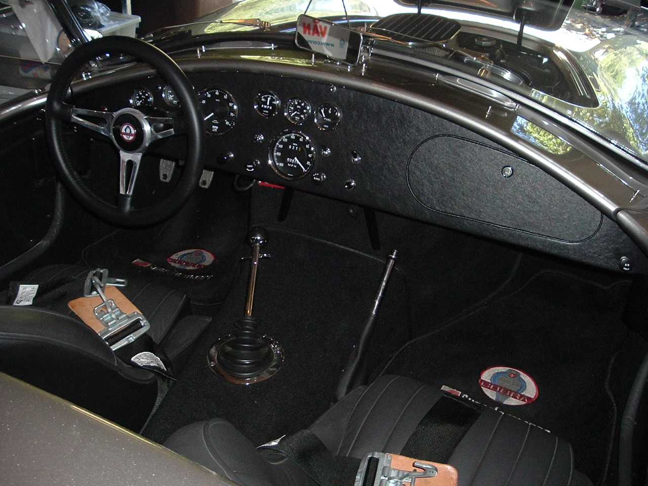 14276cobra_interior_engine_004