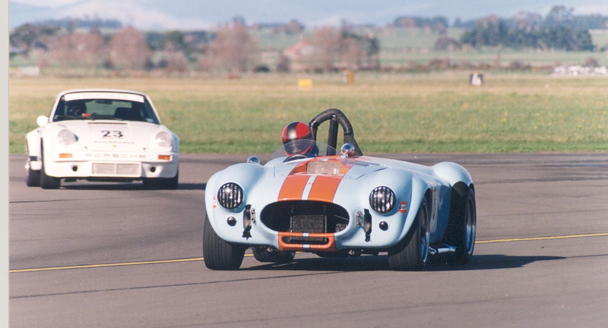 15700Cobra_and_Porsche