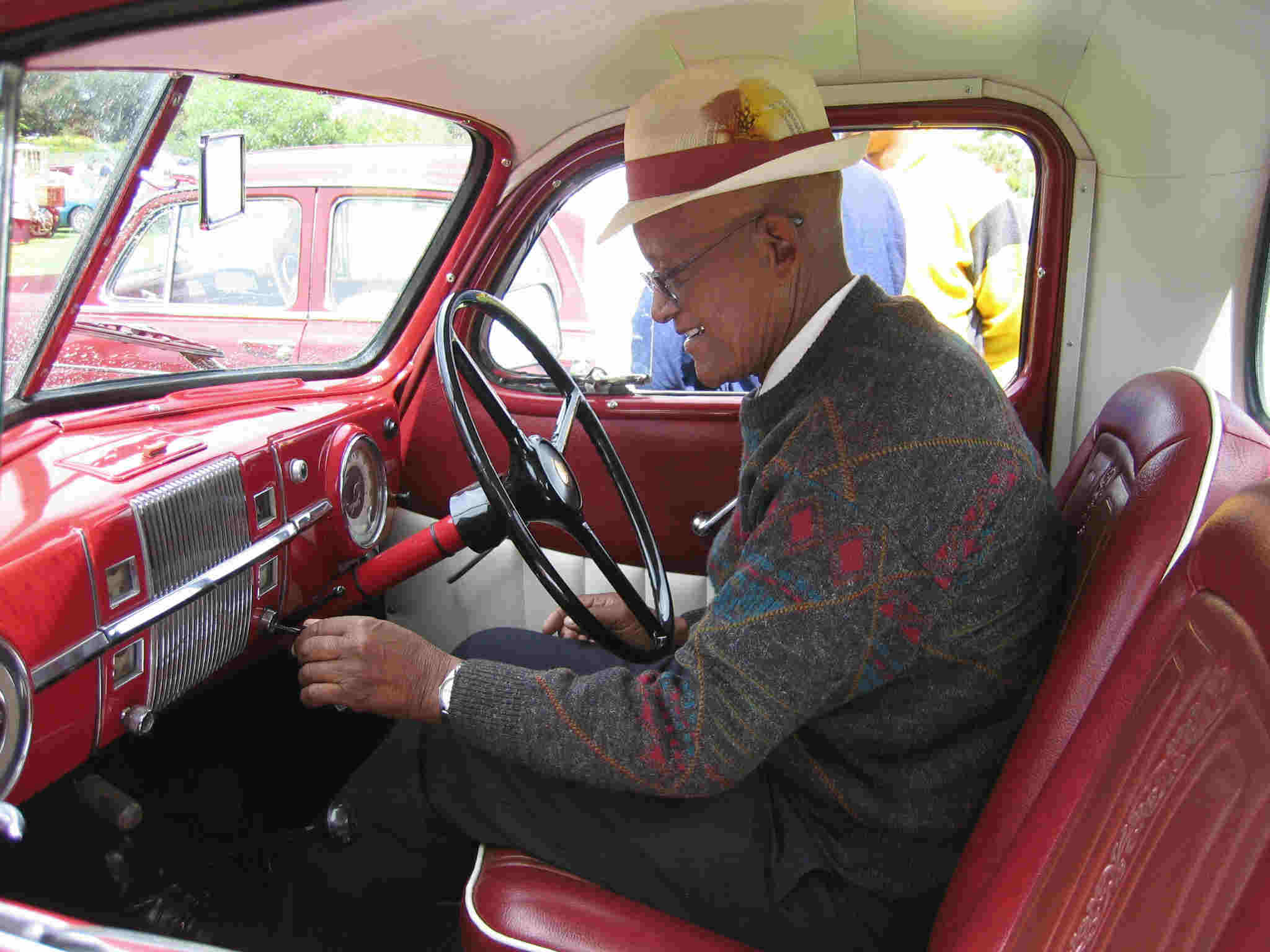 17765HBC_Studbaker_int_r