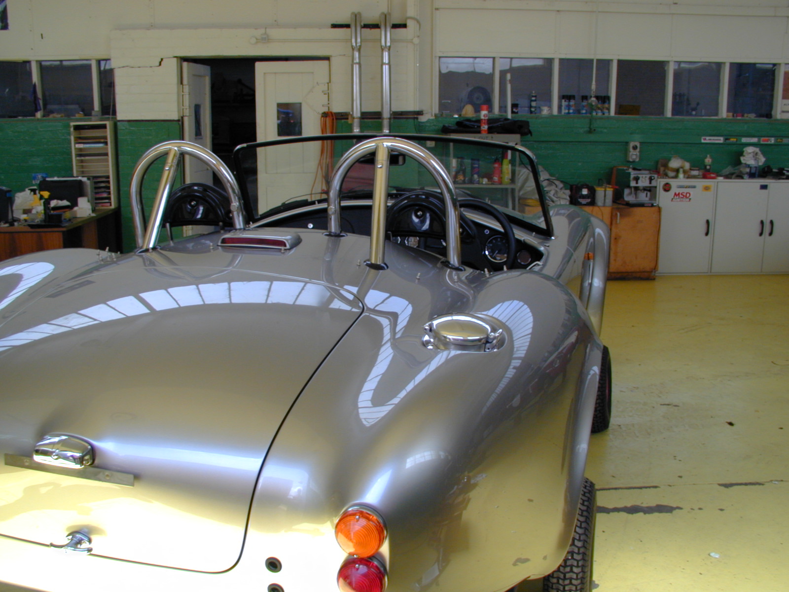 18837cobra_on_trolley_2