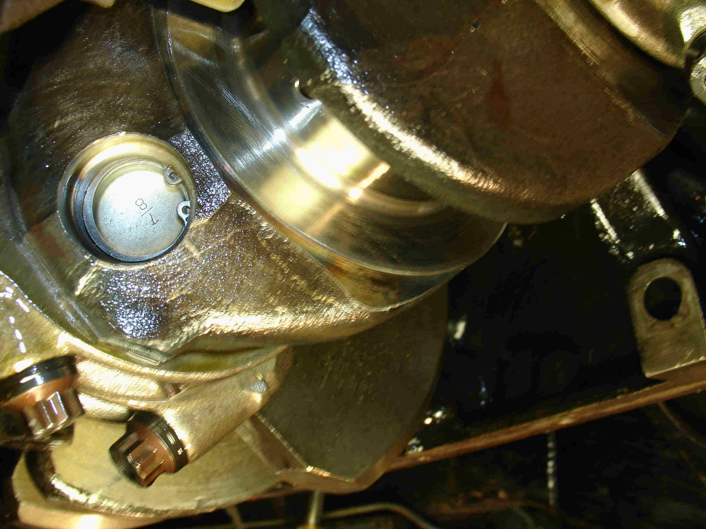 21218Engine_front_thrust_face