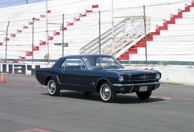 22311resize_mustang_at_saugus