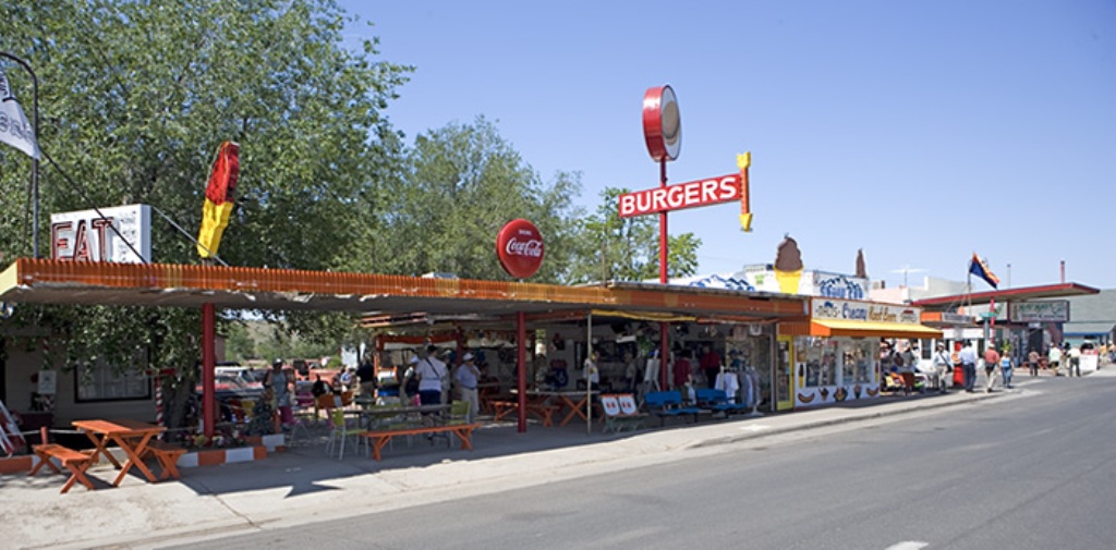 43797314_SnowCapDriveInSeligman