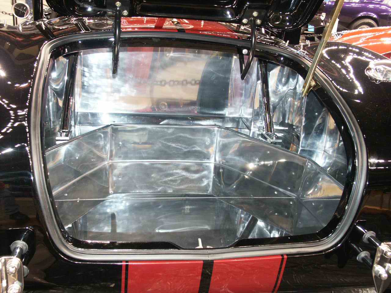 9976blk_rouge_trunk_close