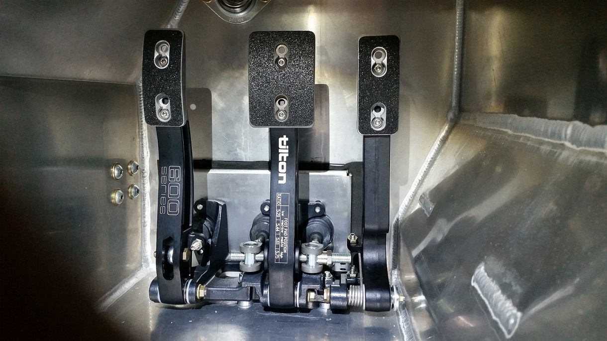 AP_F289_pedalbox_installed