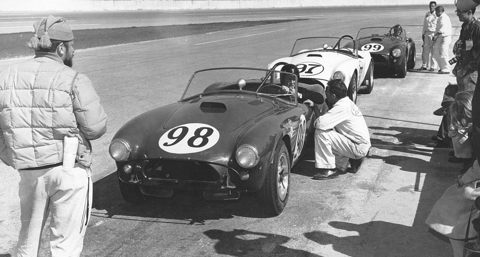 Cobra_289_old_Daytona_racetrack_1960s_02