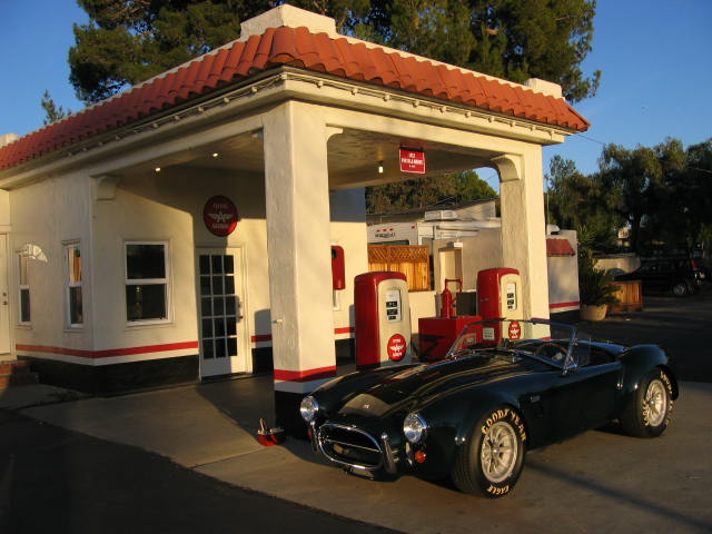 Cobra_gas_station