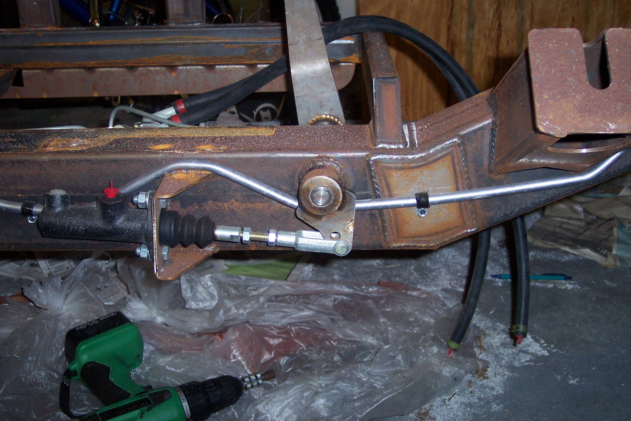 ERA694_clutch_master_and_fuel_line_routing