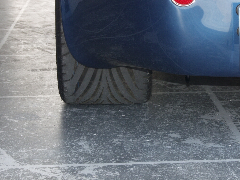 Goodyear_Eagle_F1_rear_