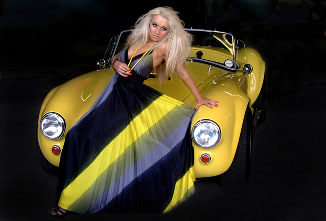 Hot_girl_posing_with_AC_Cobra_xsmall