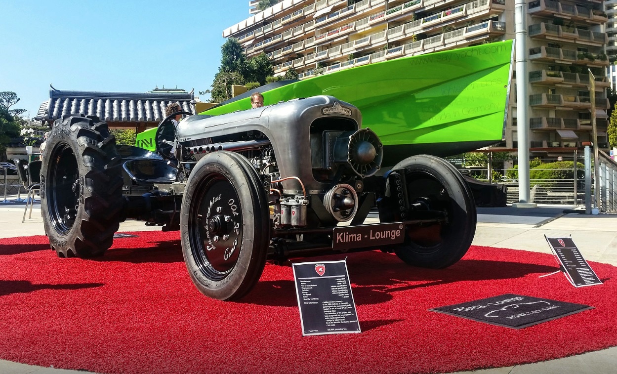 Lamborghini_tractor_show_car_2019_front
