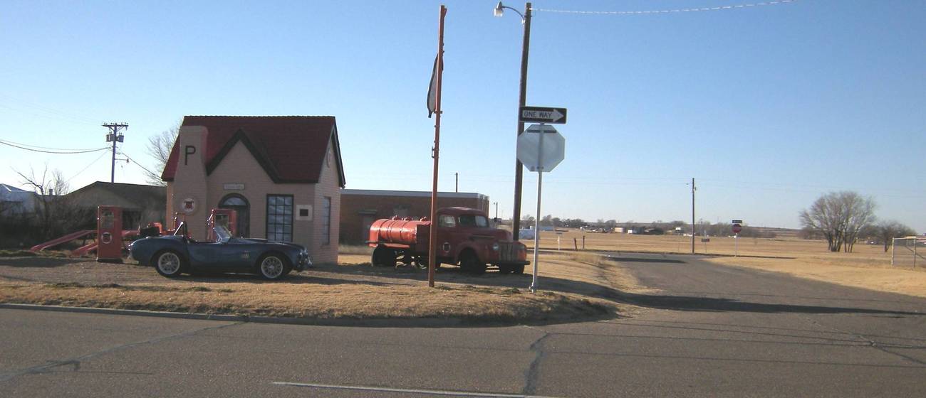 Phillips_66_station_in_McLean_TX_2