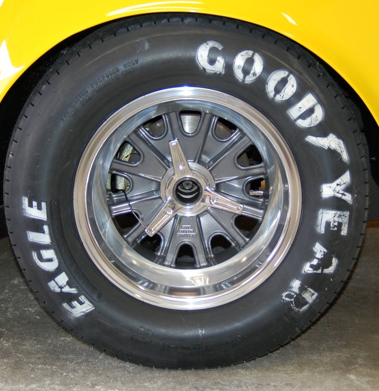 Any good tire lettering paint?