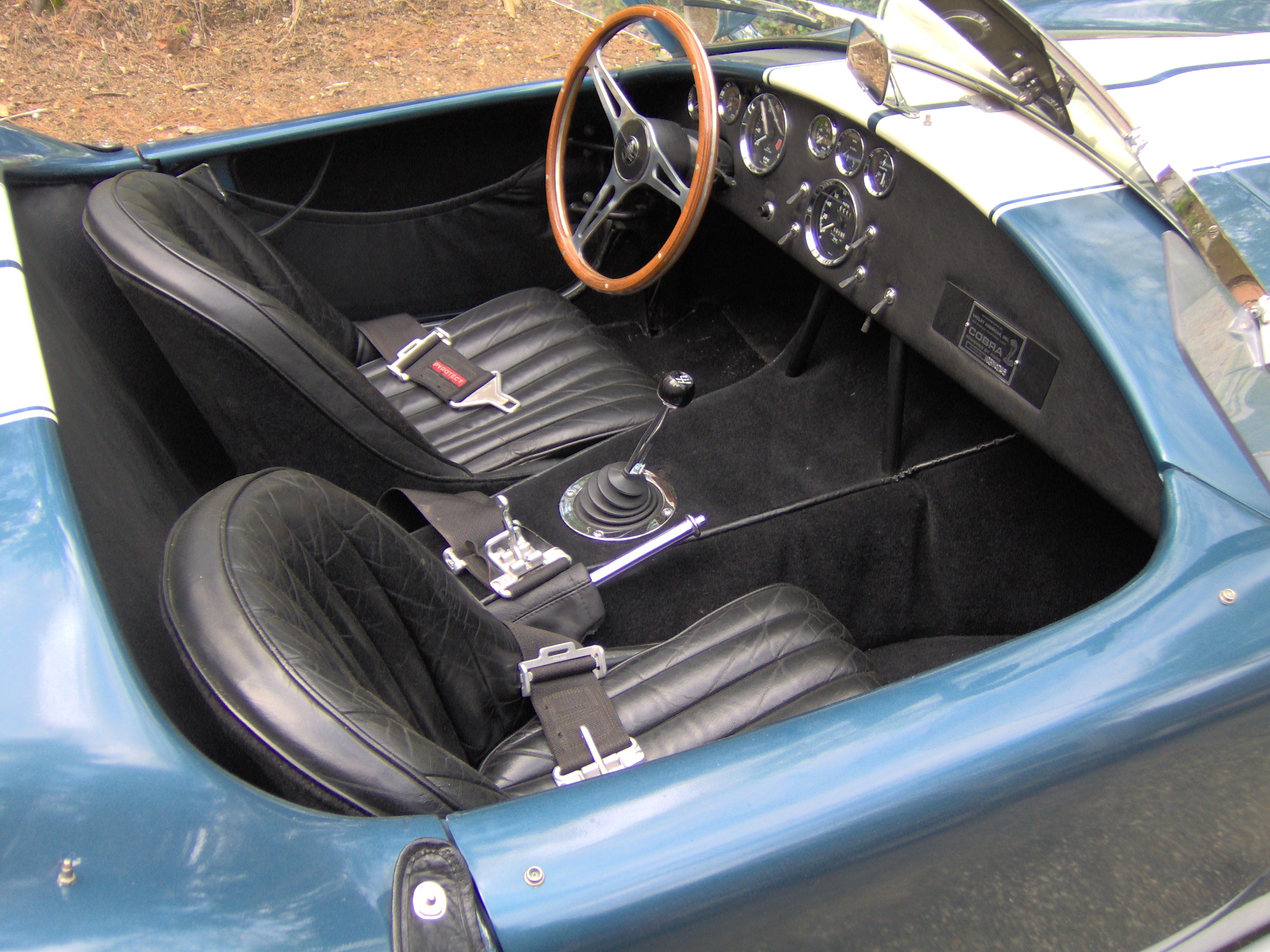 Seat_tracks_wheel_hub_and_shift_knob_installed