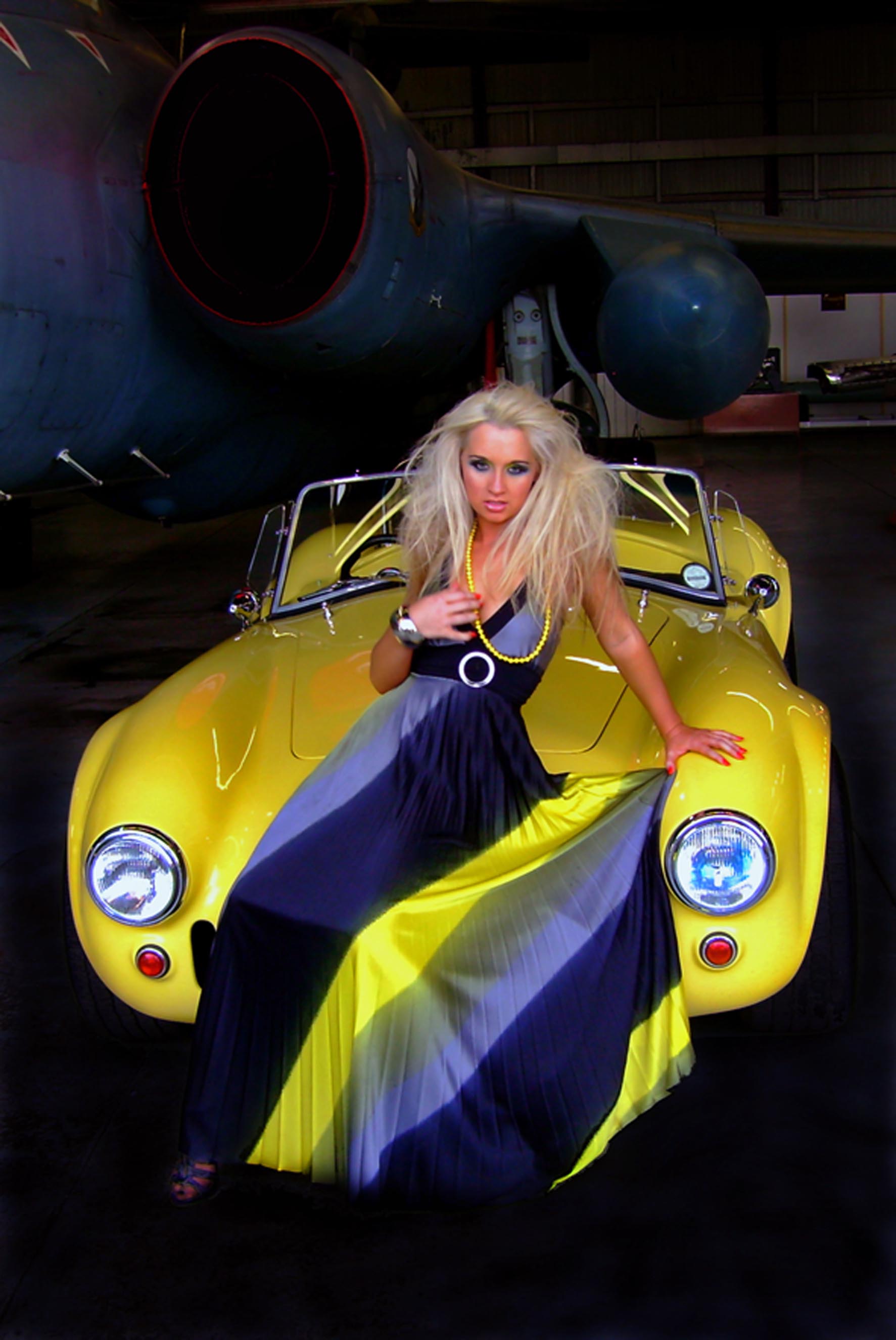 Sexy_girl_posing_by_AC_Cobra_and_fighter_plane