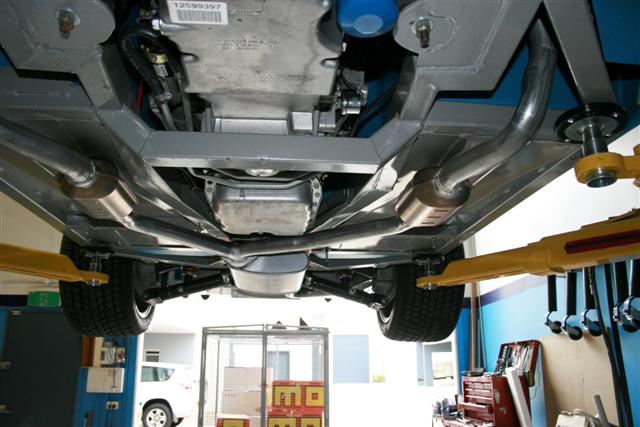 Under_car_exhaust_from_front_Small_