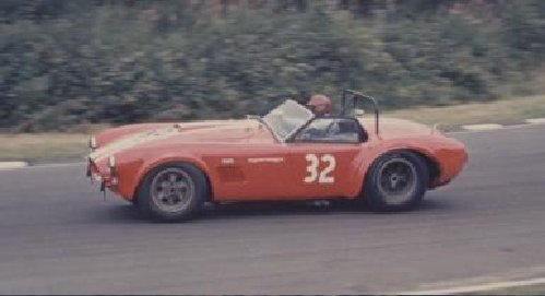 Willment_car_Brands_Hatch_1964_GP_Meeting_Driver_Jack_Sears_Overall_winner_GT_race