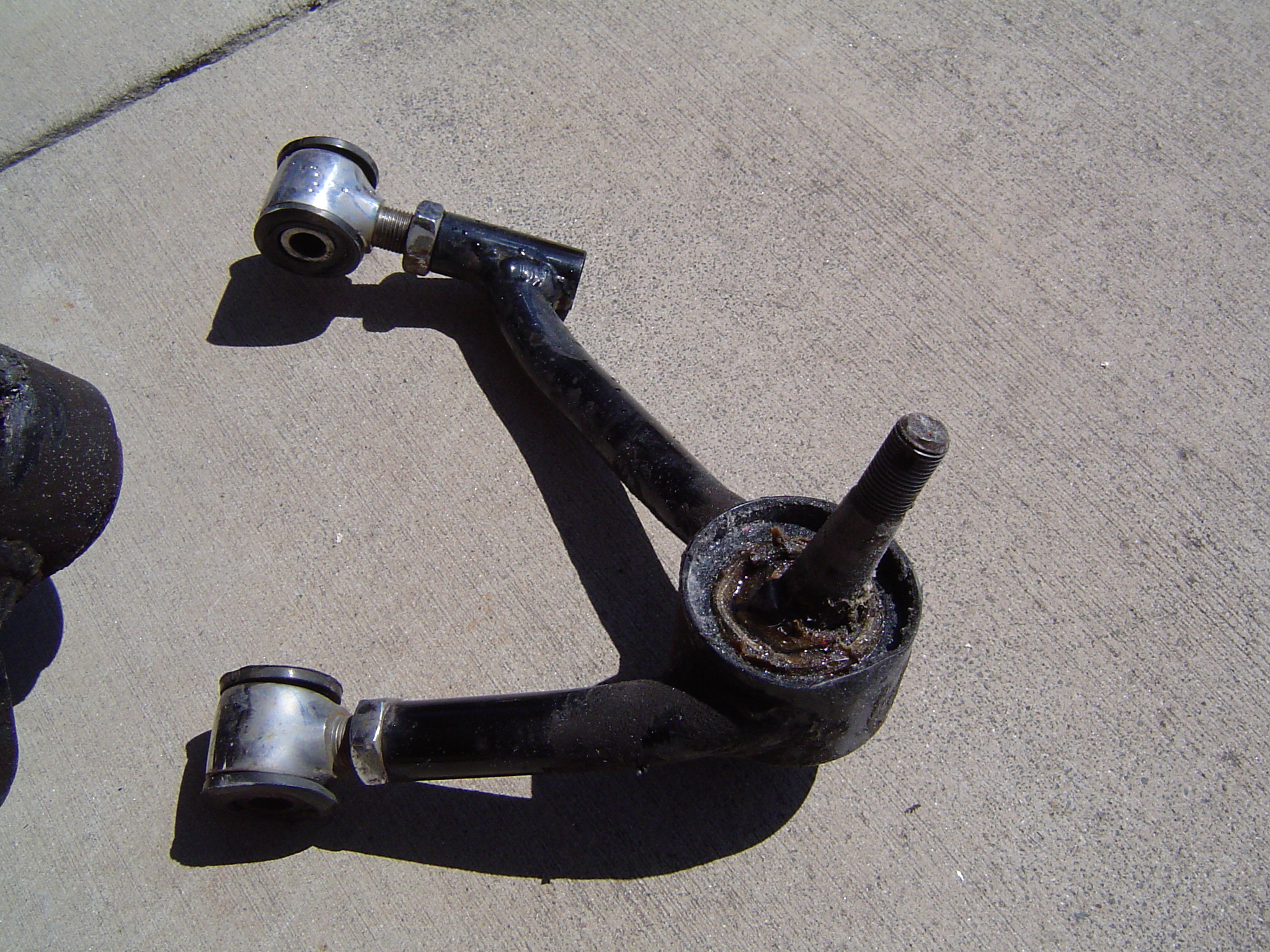 control_arms_and_wheel_008