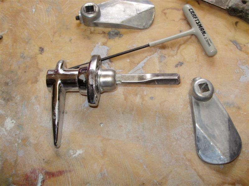 cpteddies_hood_latch_B-w-twist