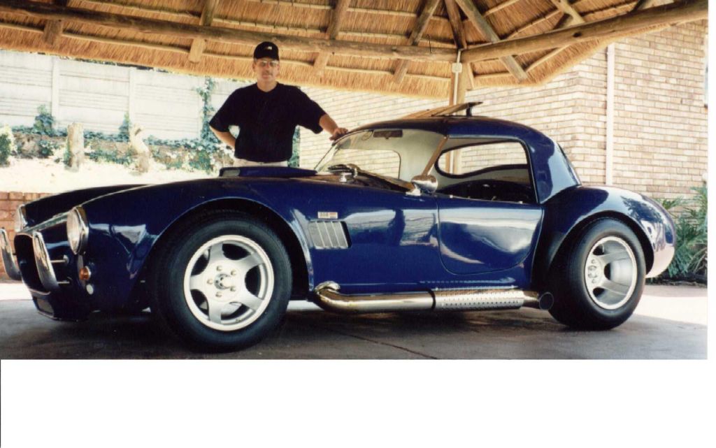 s_Cobra_with_a_sunroof_in_the_hardtop